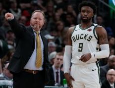 开云体育登录-包含雄鹿胜马刺，一步登上东部榜首的词条