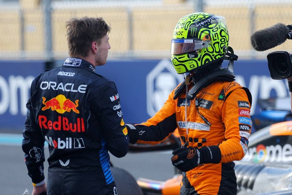 开云体育官网-阿斯顿马丁险胜索伯车队，诺里斯点燃赛场